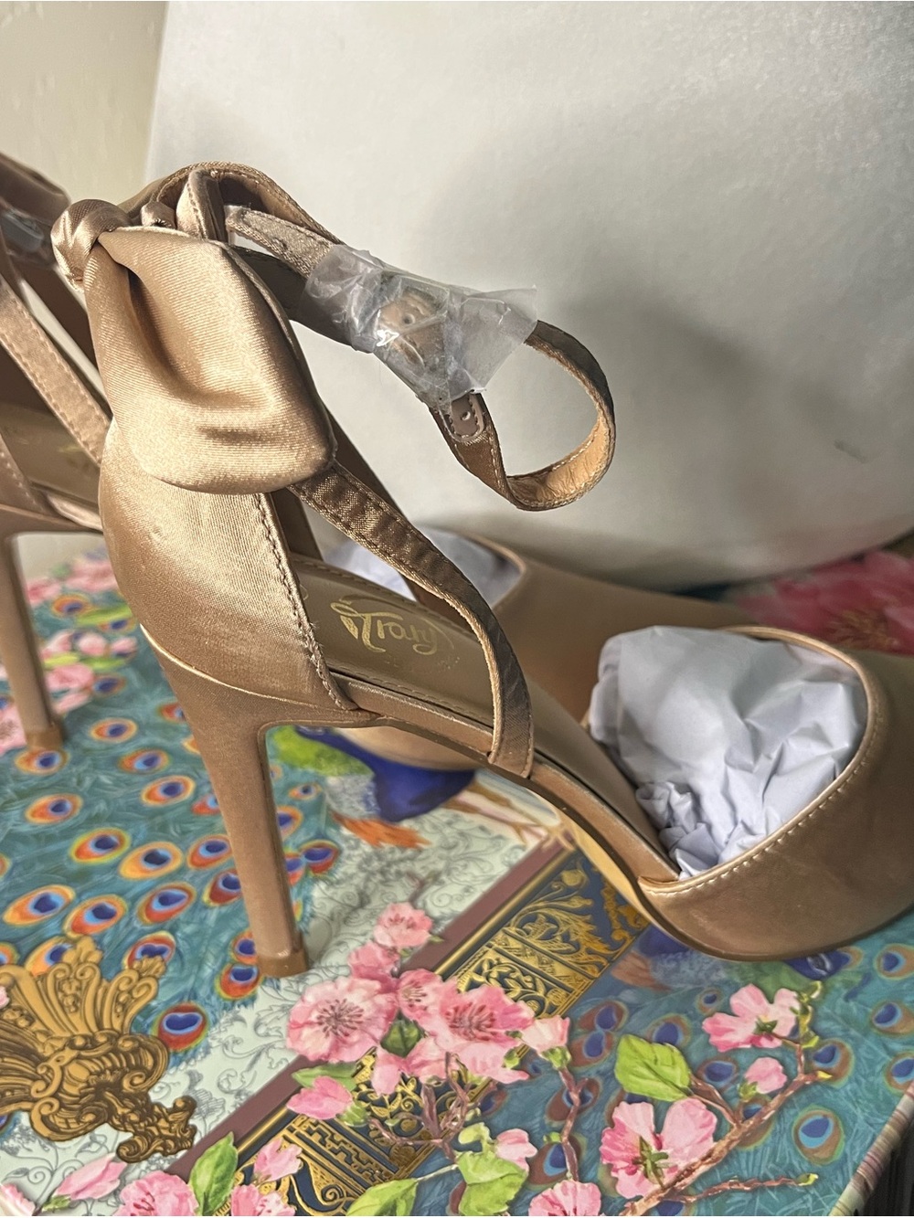🎀 Trary Champagne Satin Bow Stiletto Heels | Women’s Size 8 - Picture 3 of 4